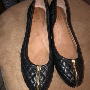 Vince Camuto Quilted Black leather flats with zip